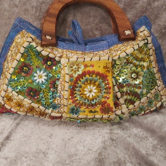 Fashion Handbag - Picture 3 of 8